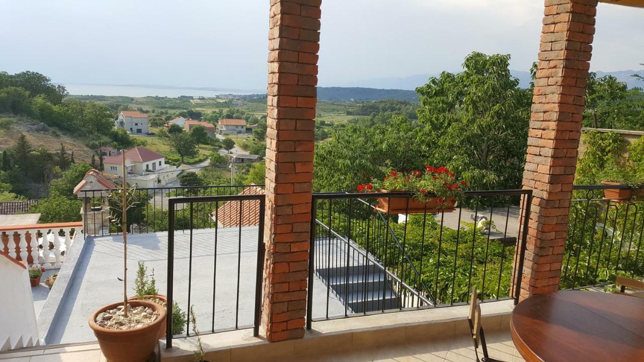 Apartment Cernesa Ražanac Buitenkant foto