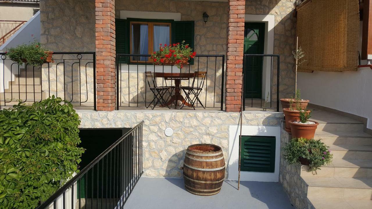 Apartment Cernesa Ražanac Buitenkant foto