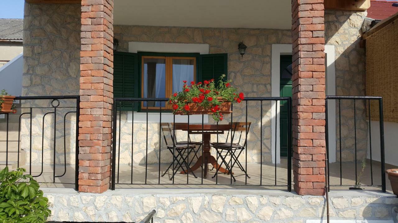 Apartment Cernesa Ražanac Buitenkant foto