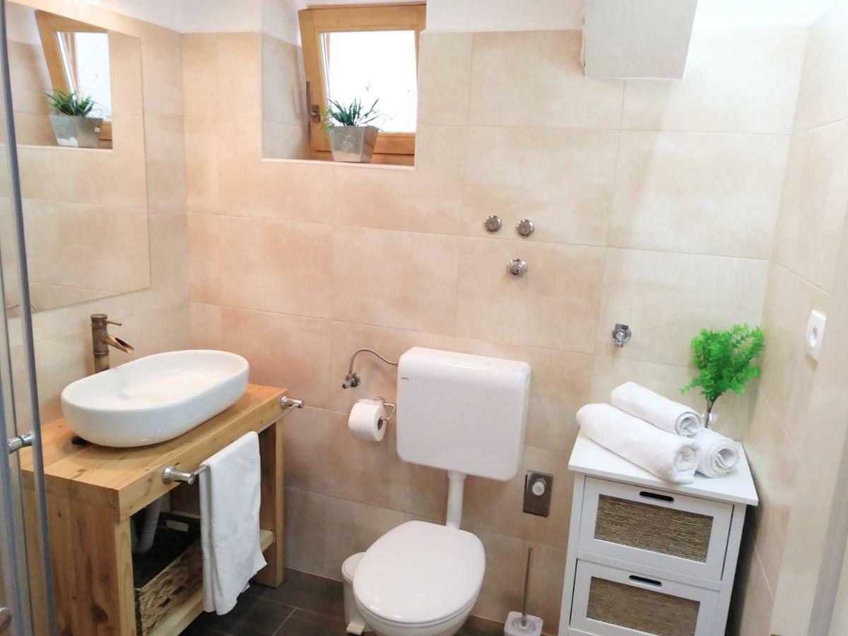 Apartment Cernesa Ražanac Buitenkant foto