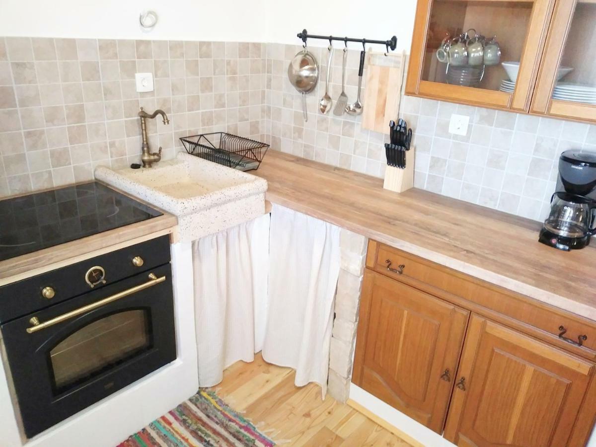 Apartment Cernesa Ražanac Buitenkant foto