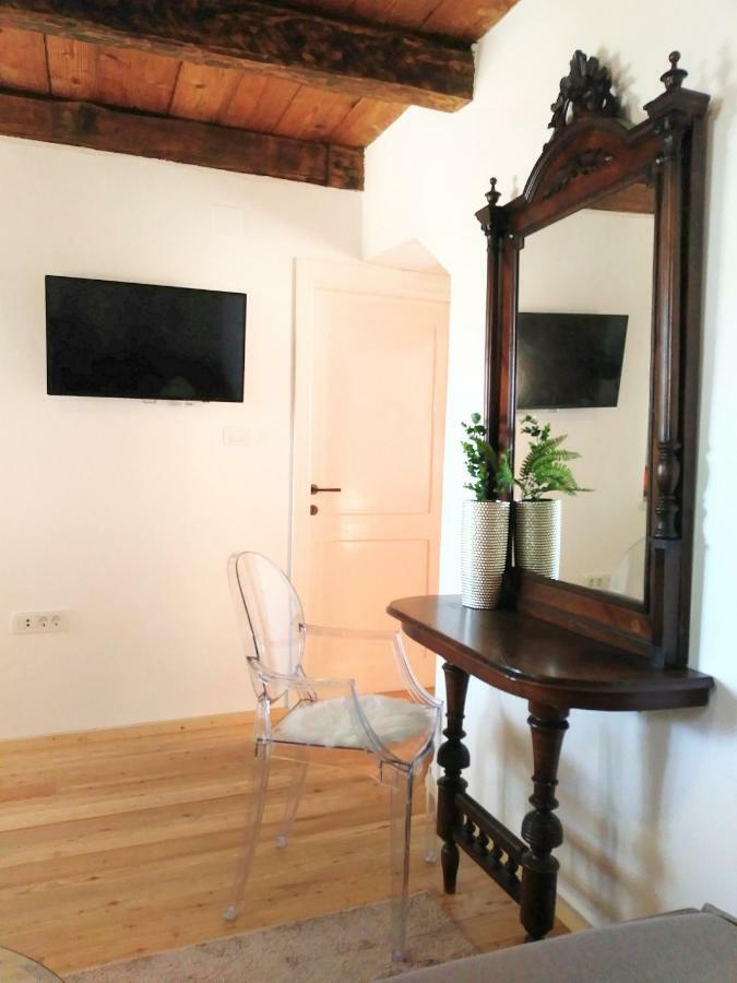 Apartment Cernesa Ražanac Buitenkant foto