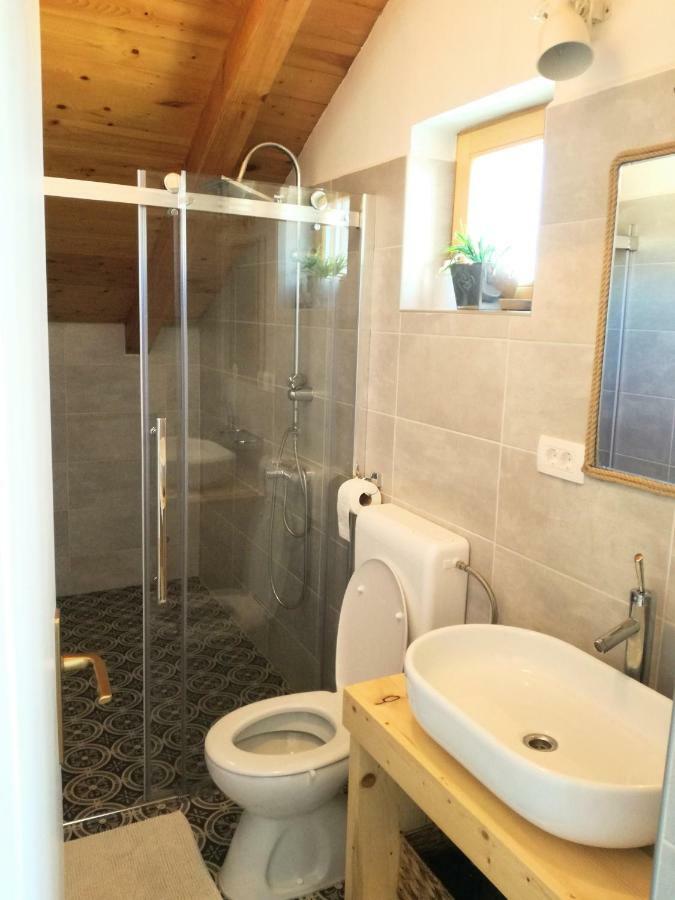 Apartment Cernesa Ražanac Buitenkant foto