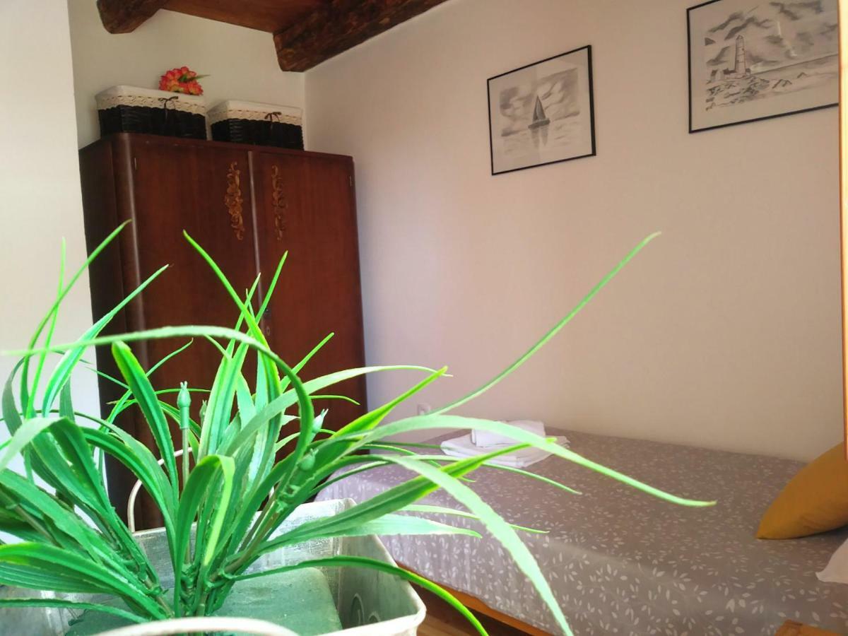 Apartment Cernesa Ražanac Buitenkant foto
